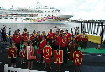 Aloha Boat Days performers welcome NCL's Pride of Aloha.